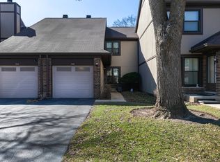 246 Shadowbend Dr, Wheeling, IL 60090