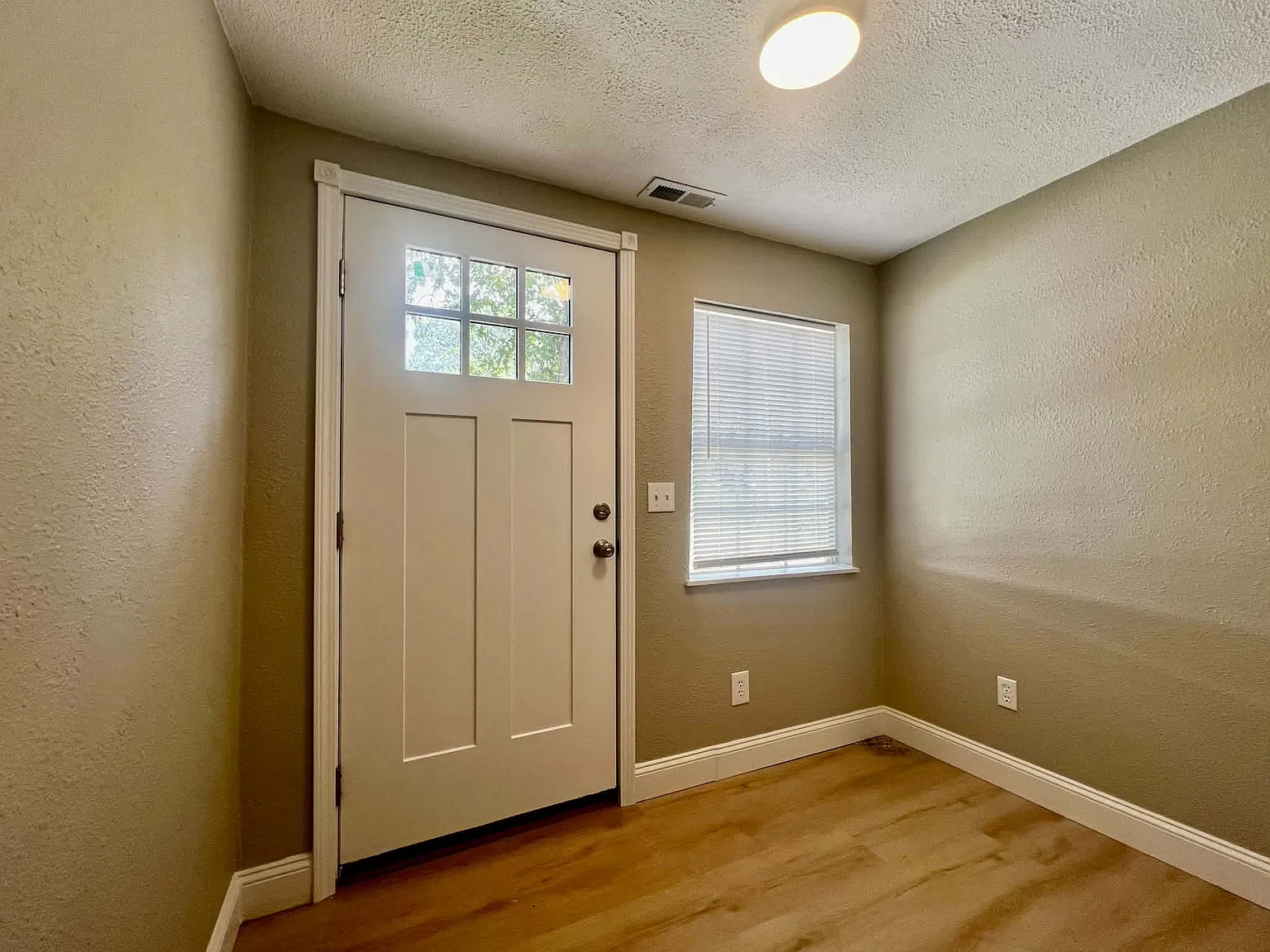 2 bed, 756 sqft, $950 — Photo 2