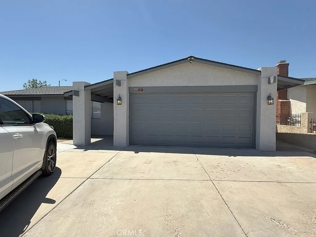 Building Photo - 936 Pinon Dr