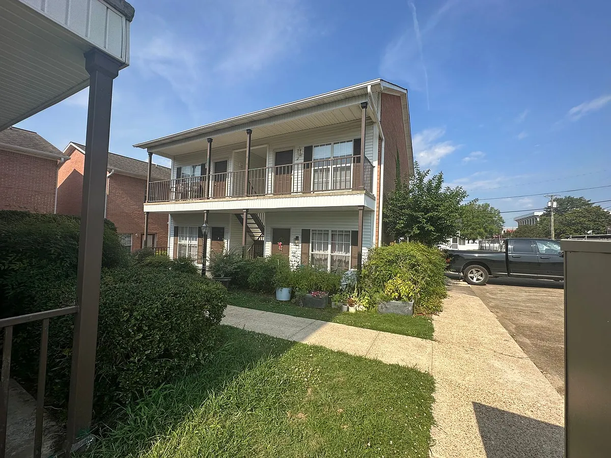 Building Photo - 313 E Lampkin St