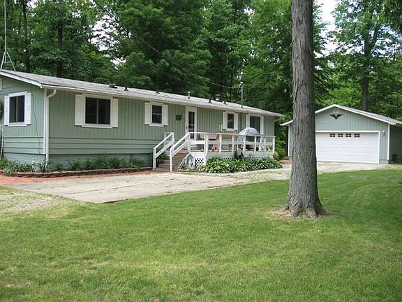 3rd image of 1304 Laurel Dr