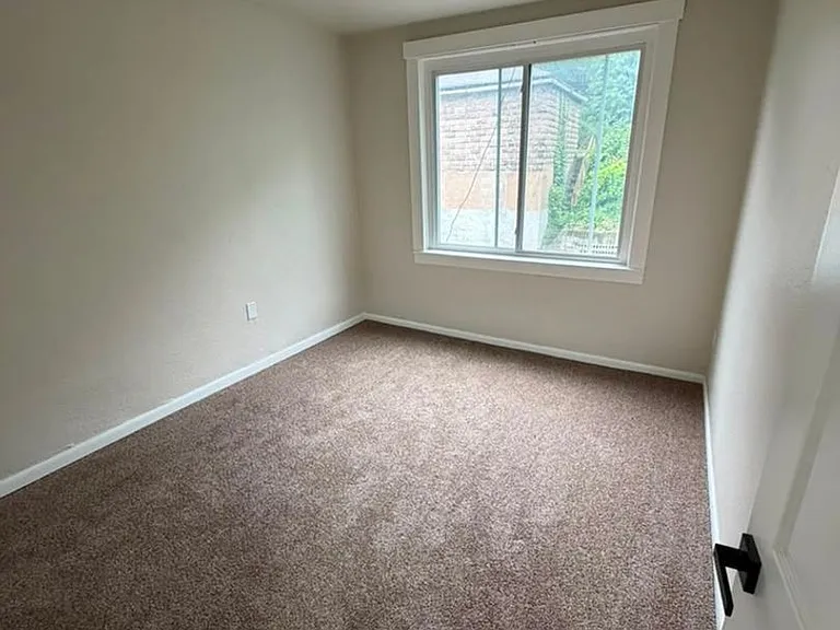 740 Middle Ave — Photo 3