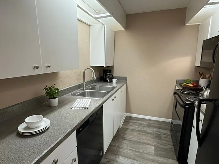 411 W K Pl — Photo 11