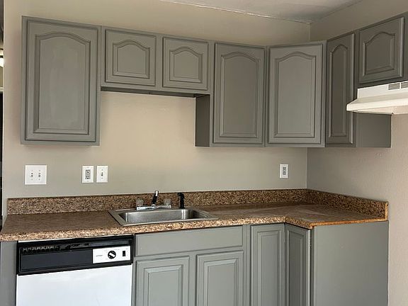 3rd image of 200 E Oak St #B