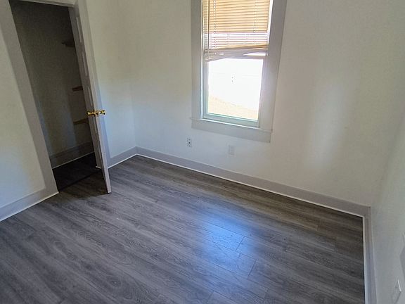 5th image of 132 Mullins St