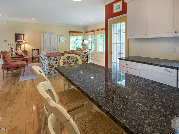 4th image of 207 Woodwind Dr