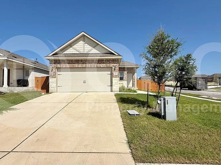 257 James Caird Dr — Photo 1