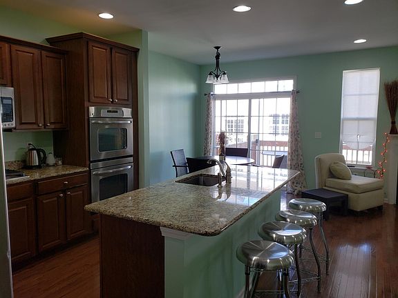 4th image of 212 Yale Blvd