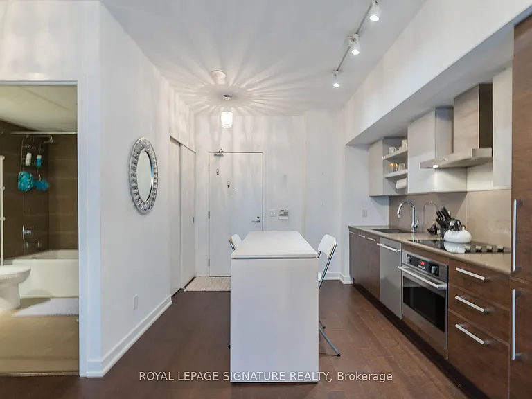 1030 King St W #456 — Photo 4