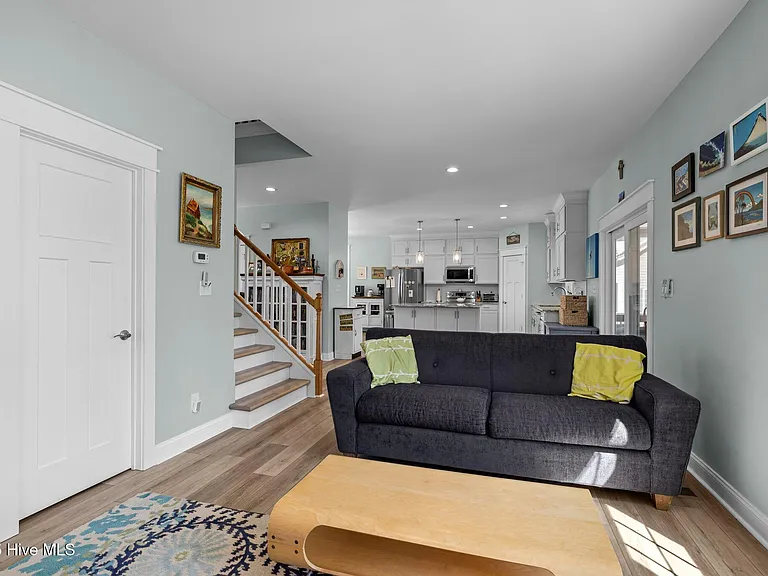 310 Lord Berkeley Dr — Photo 24