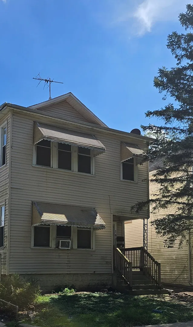 4 bed, 1200 sqft, $1,700 — Photo 1