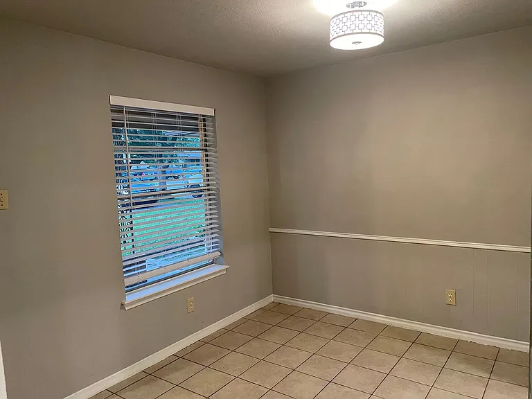 930-932 Lindy Ct — Photo 6