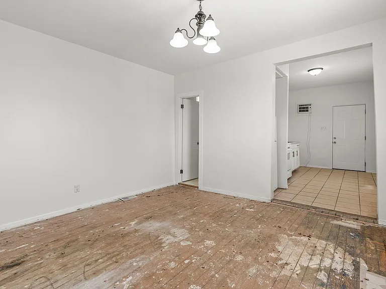5422 S 23rd St — Photo 10