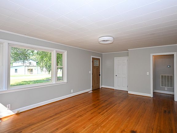 5th image of 134 Granite St