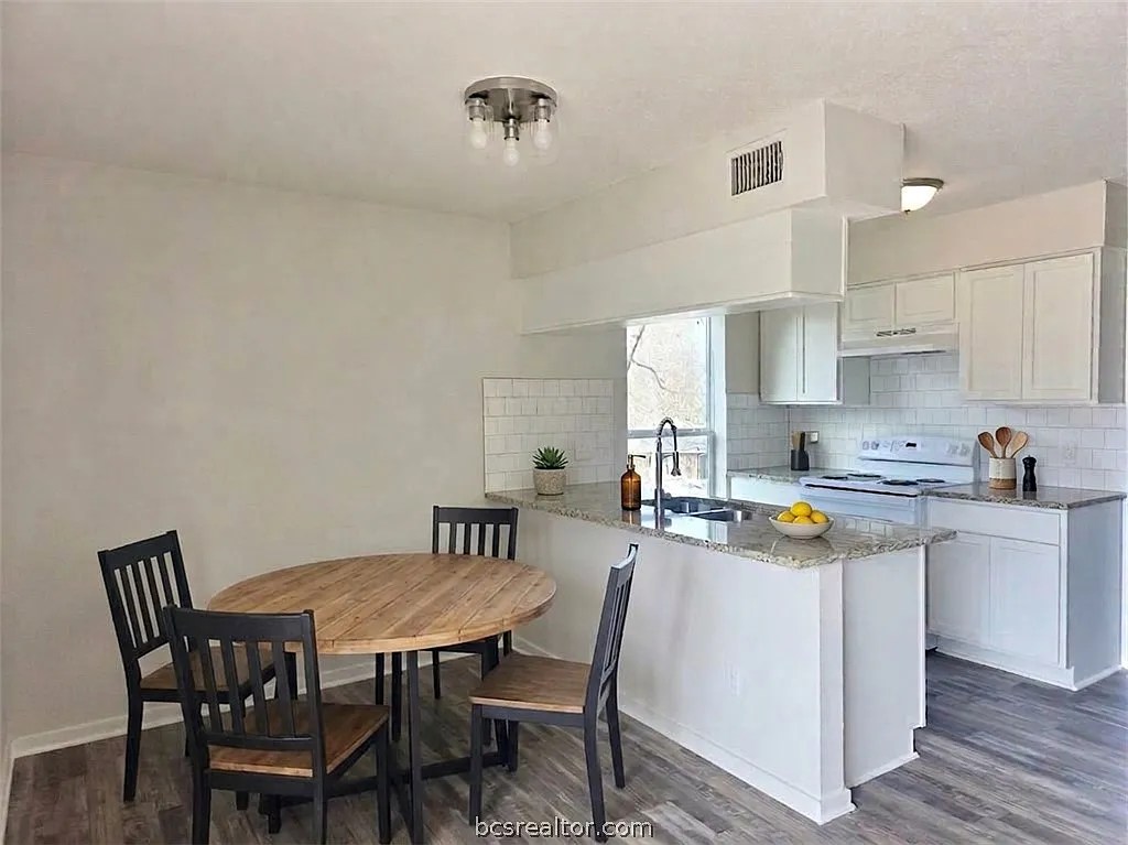 2 bed, 3768 sqft, $1,300 — Photo 2