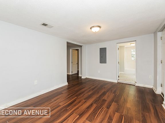 3rd image of 1516 W 31st St