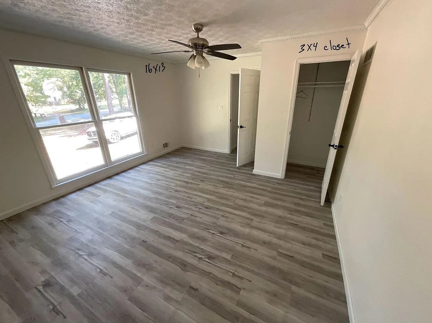 Spacious 4BR Duplex in Riverdale — Photo 2