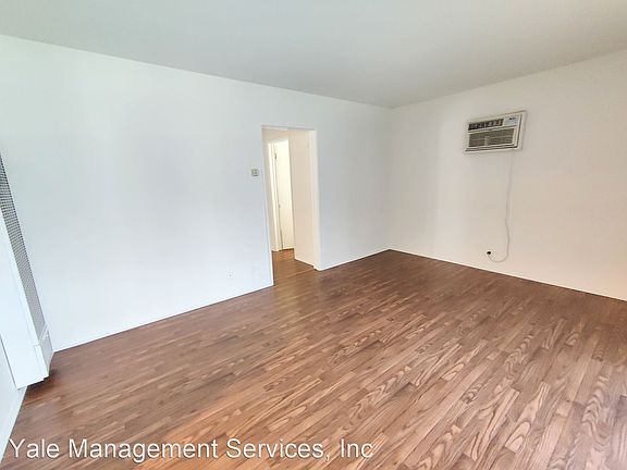 4th image of 11042 Aqua Vista St #10419236