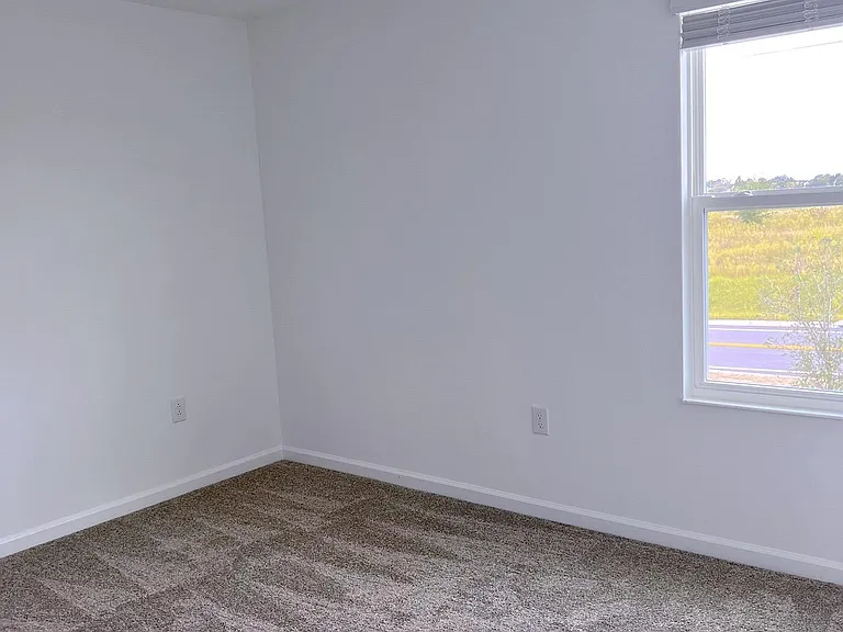 352 Loch Ct — Photo 22
