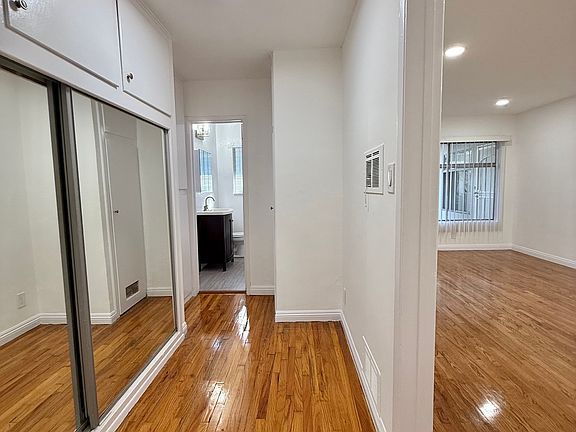 5th image of 1400 N Gardner St APT 9