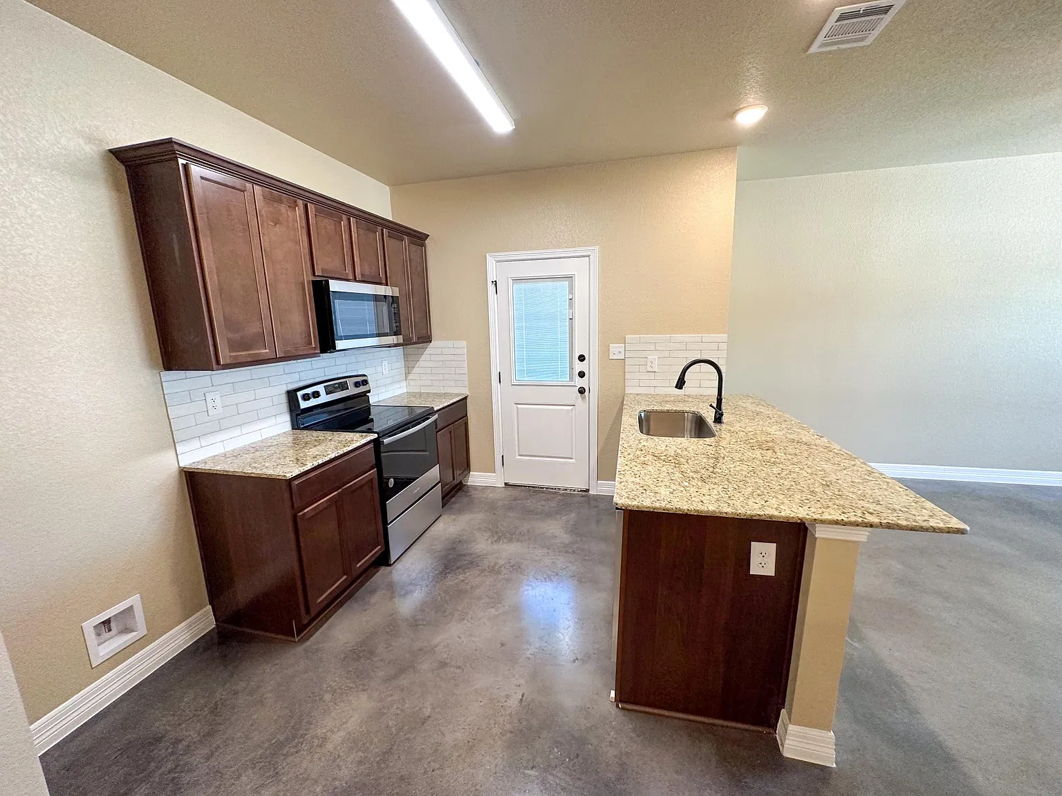 3 bed, 1332 sqft, $1,350 — Photo 3
