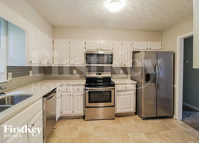732 Harness Ct — Photo 3