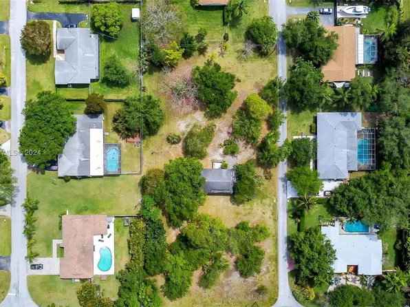 8540 SW 174th St, Palmetto Bay, FL 33157