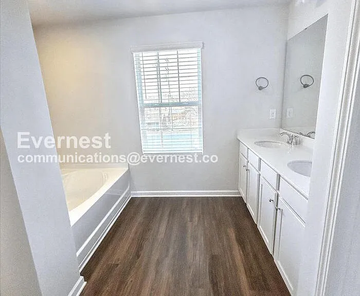 233 W Grover St — Photo 8