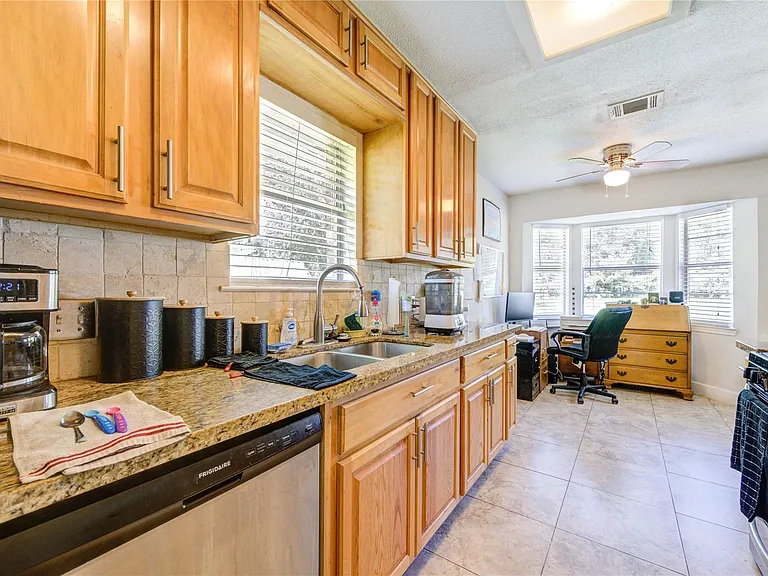 24522 Glen Loch Dr — Photo 22