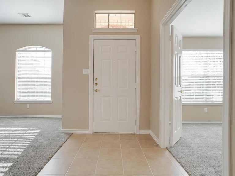 9508 Fox Hill Dr — Photo 3