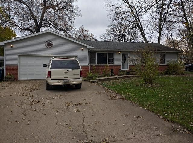 1st image of 2973 Parker St