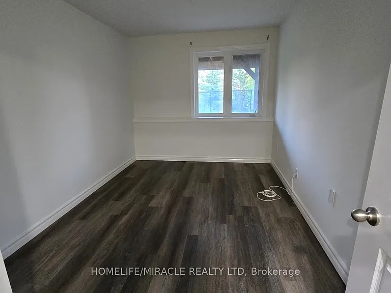105 Stockell Cres — Photo 7