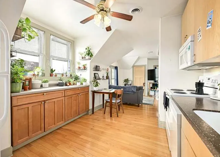 2044 North Buffum Street - B — Photo 2