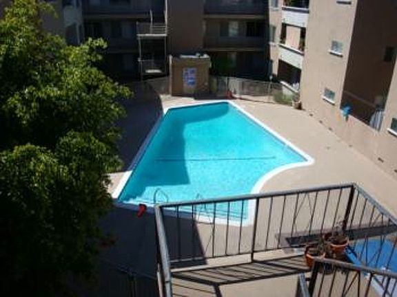 3rd image of 6039 Whitsett Ave APT 105