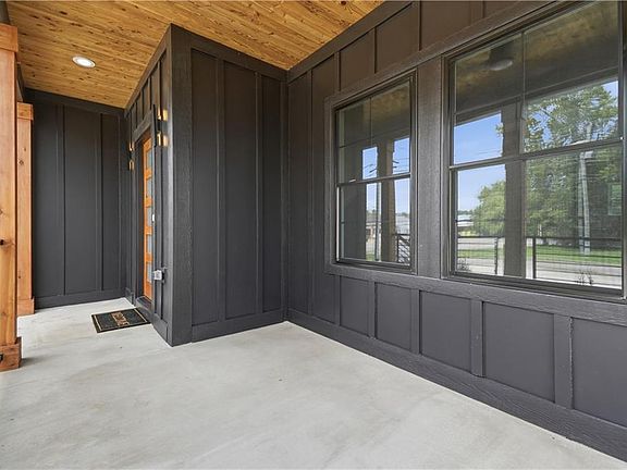 4th image of 5924 Godwin Blvd