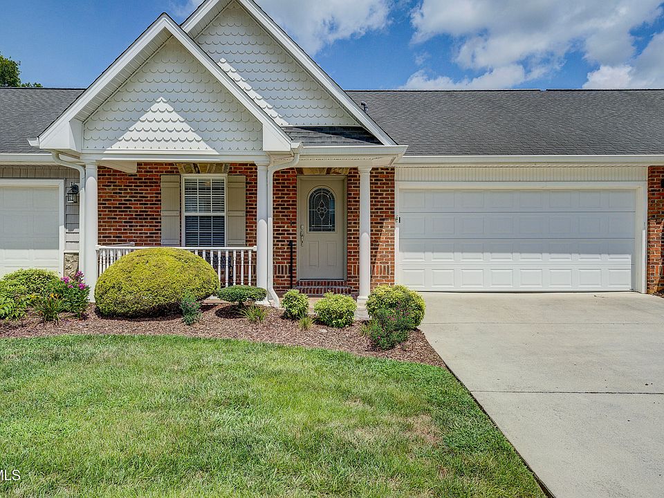 1st image of 28 Bridgewater Ct #0