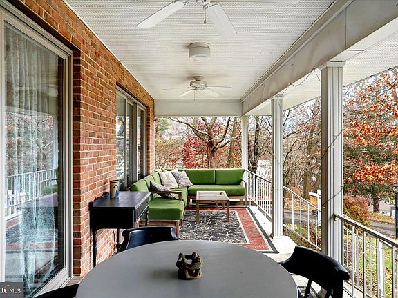 4th image of 77 Blackwood St