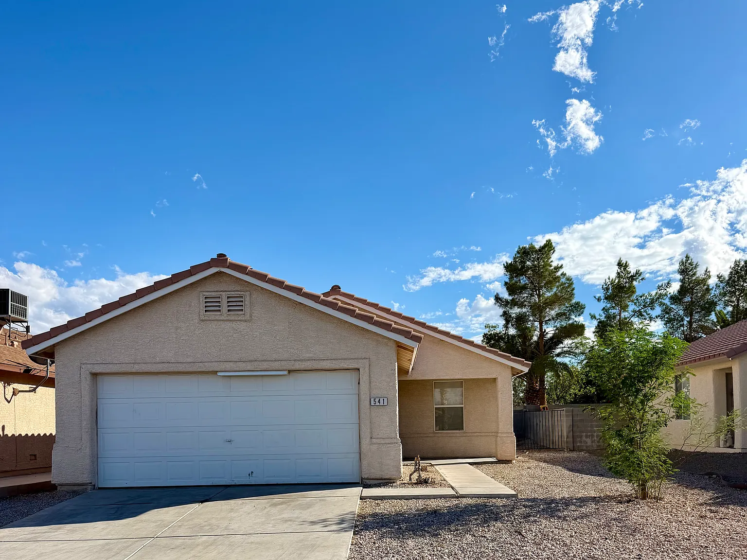 3 bed, 1125 sqft, $1,850 — Photo 2