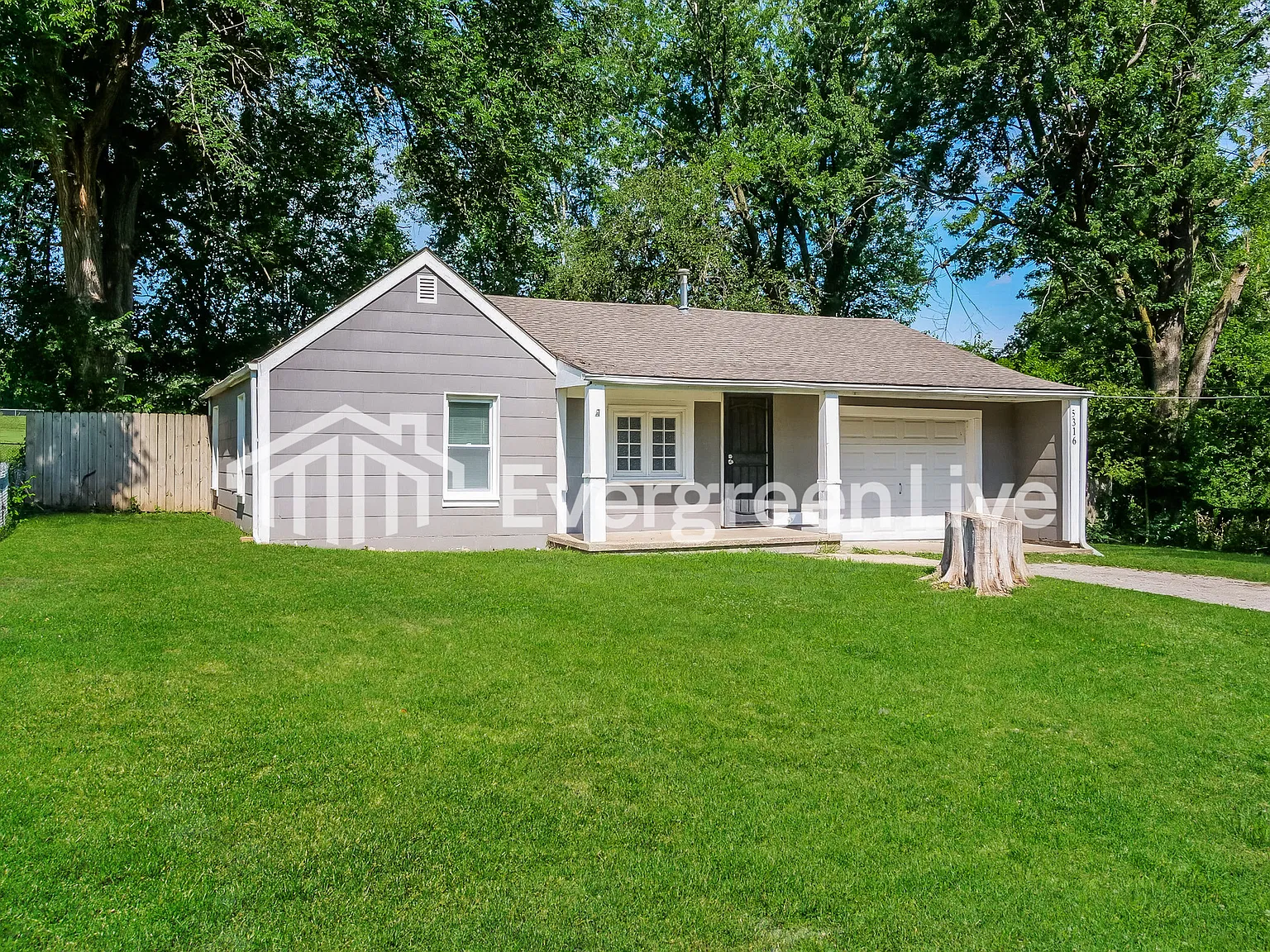 3 bed, 2.0 bath, 1074 sqft, $1,345 — Photo 2