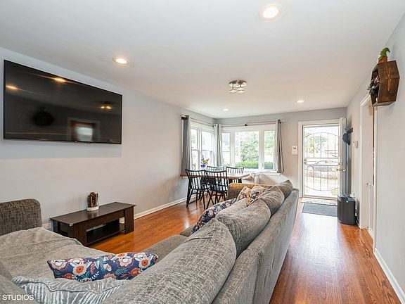 3rd image of 3617 Dora St