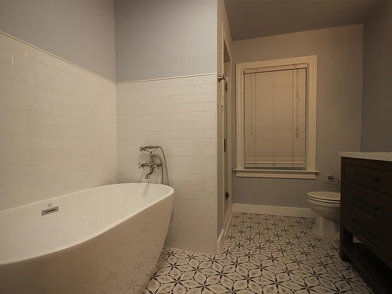 2206 W 10th St — Photo 11