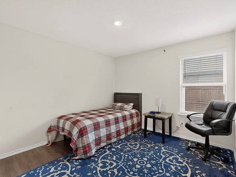 1114 Emerald Gate Dr — Photo 26