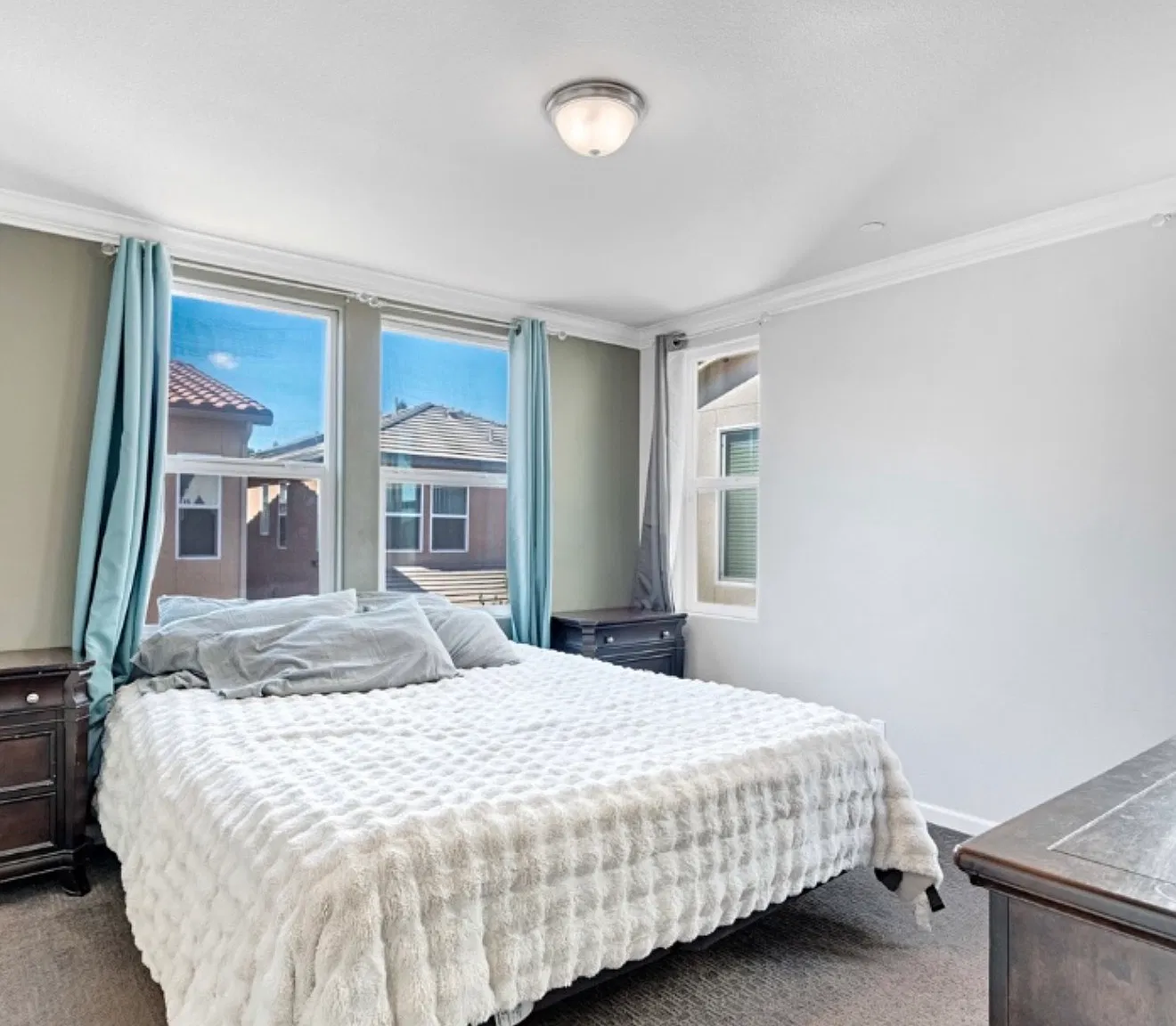 3 bed, 2.5 bath, 1398 sqft, $2,800 — Photo 3