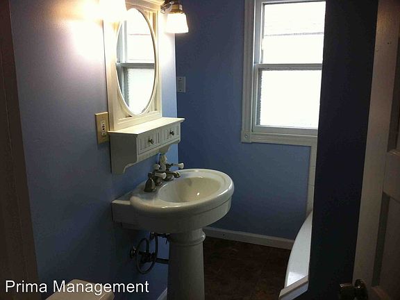 5th image of 1211 Highland Ave