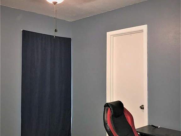 4th image of 406 Katherine Ct