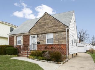 8007 264th St, Glen Oaks, NY 11004