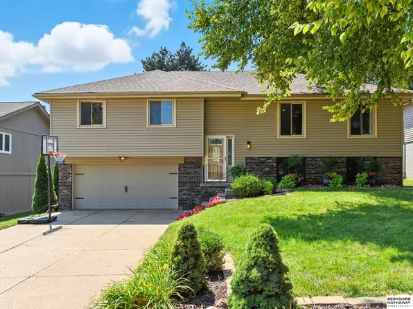 15457 Harney St, Omaha, NE 68154