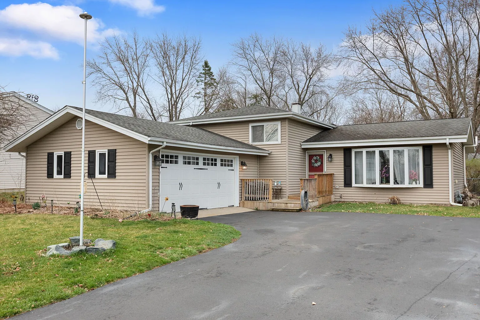 543 Norman Dr photo 1