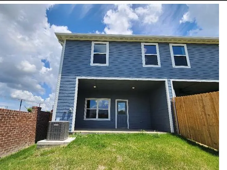 203 Marsh Ln — Photo 12