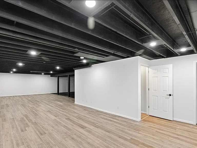 5841 Cottage Cir — Photo 11